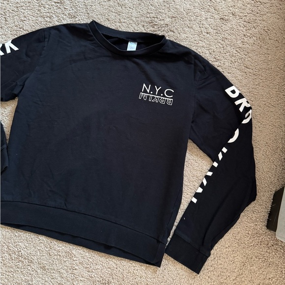 H&M Black Crew Neck Sweater with Ribbed Cuffs - Picture 1 of 6